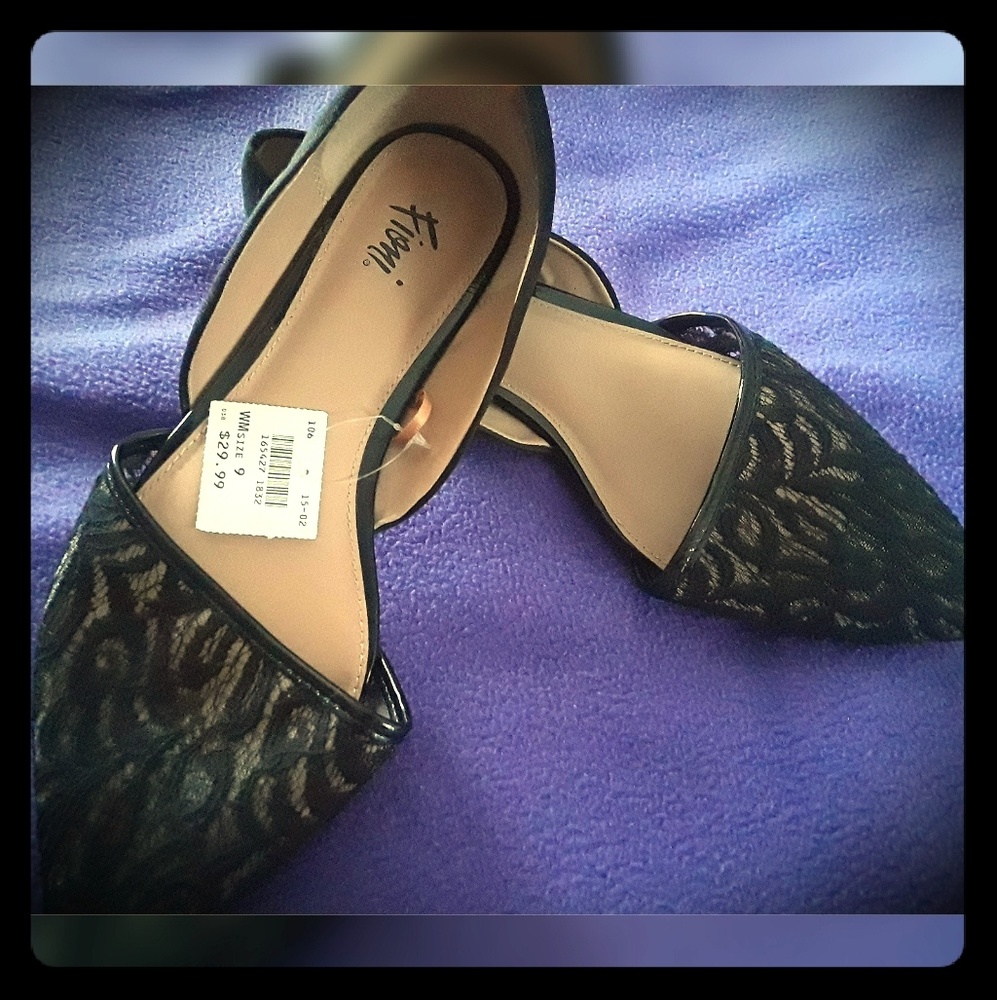 Fioni Black Lace Flats